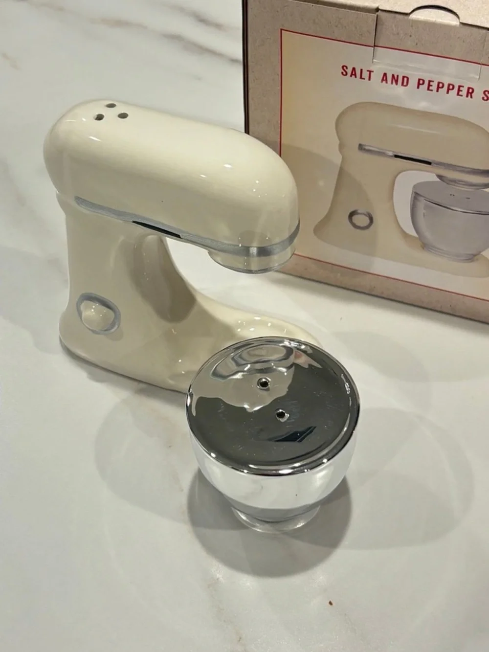 Cracker Barrel Salt & Pepper Shakers UNUSED Red Stand Mixer & Bowl 2pc Decor